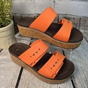CROCS BROOKLYN BUCKLE WOMENS TOPAZ WEDGES ORANGE COLOR WOMENS SIZE 6 NWOT